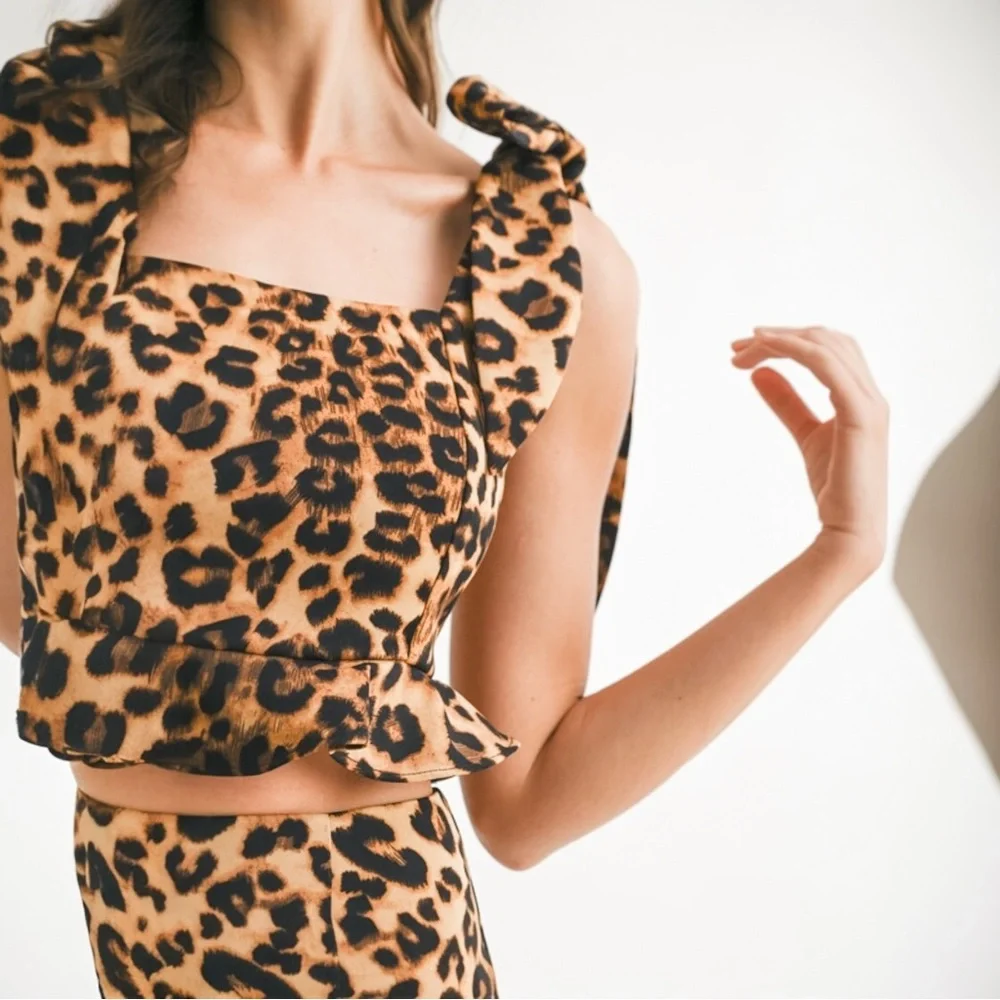 Chic Leopard Print Ruffle Crop Top and Midi Skirt Set - Picture 3 of 11